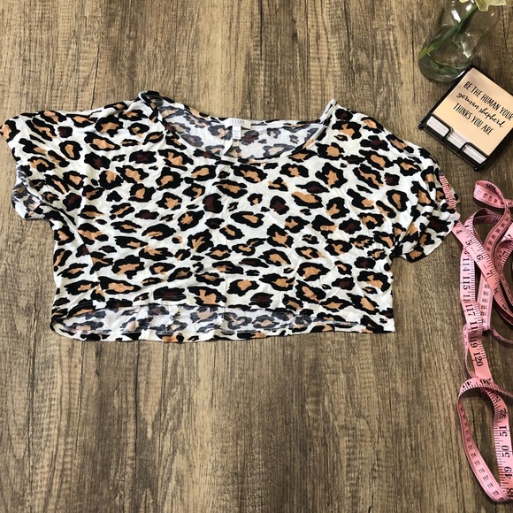 Delia’s Cheetah print Crop top - Picture 1 of 7